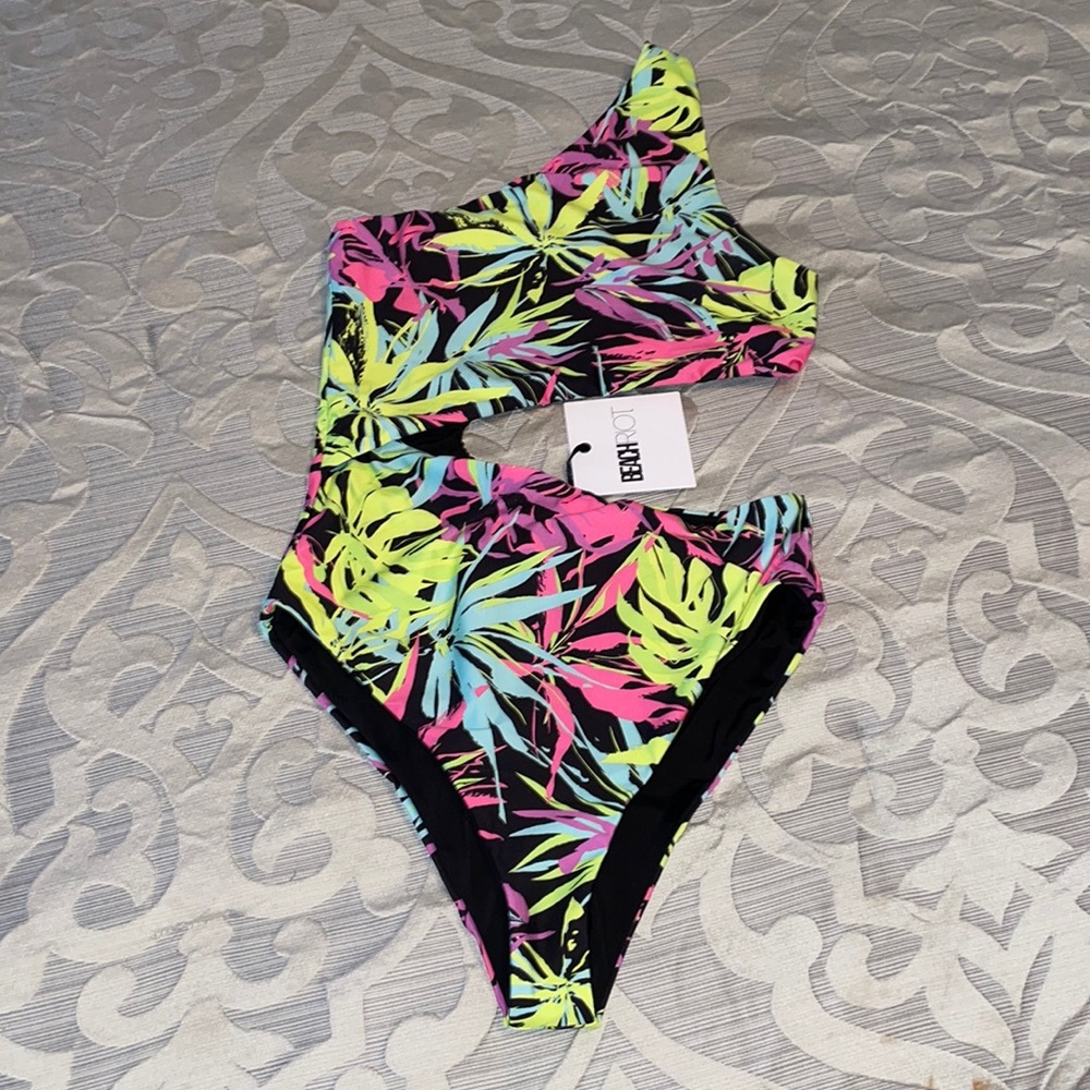 Brand new Beach Riot Swimsuit